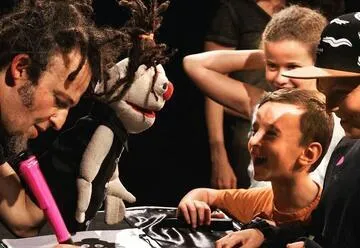 אחים סמארטפון - תיאטרון דוואי